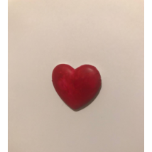Öntöporból készült piros színű szív.