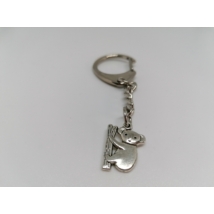 Ezüst kulcskarikára fűzött kulcstartó ezüstszínű koalás medállal.