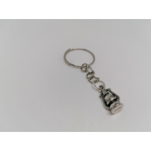 Ezüst kulcskarikára fűzött kulcstartó ezüstszínű lámpásos medállal.