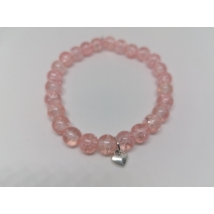 8 mm-es, rózsaszín roppantott üveggyöngyből fűzött karkötő, ezüstszínű mini szív medállal.