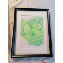 Fekete téglalap alakú keretben, fehér passzpartuval nonfiguartív festmény: zöld, csigaszerű minta helyenként citromsárgával.