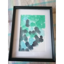 Fekete téglalap alakú keretben, fehér passzpartuval nonfiguratív festmény: zöld, kék és fekete foltok.