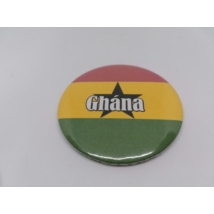 Köralakú hűtőmágnes zászlóval, fehér Ghána felirattal.