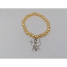 8 miliméteres sárga műanyag gyöngyökből fűzött karkötő, középen ezüstszínű angyal medállal.