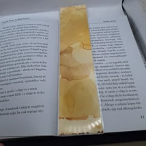 Téglalap alakú könyvjelző sárga, bársonyos mintával.