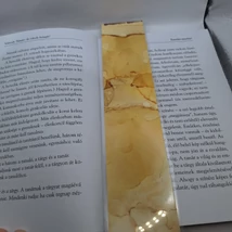 Téglalap alakú könyvjelző sárga, bársonyos mintával.