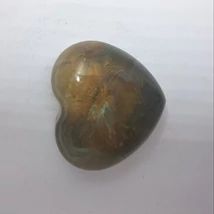 Kisméretű szív mágnes aranyos-sötétzöldes színben.