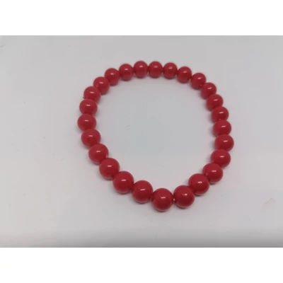 Piros, 8 mm-es, gömbalakú gyöngyökből készült karkötő.