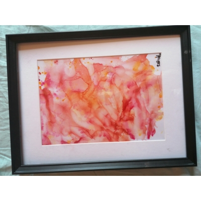 Fekete téglalap alakú keretben, fehér passzpartuval nonfiguratív festmény: rózsaszín és naranccsárga minta.