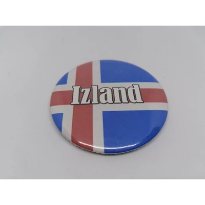 Köralakú hűtőmágnes zászlóval, fehér Izland felirattal.